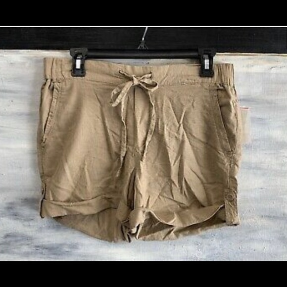 KHAKI SHORTS - Picture 1 of 4